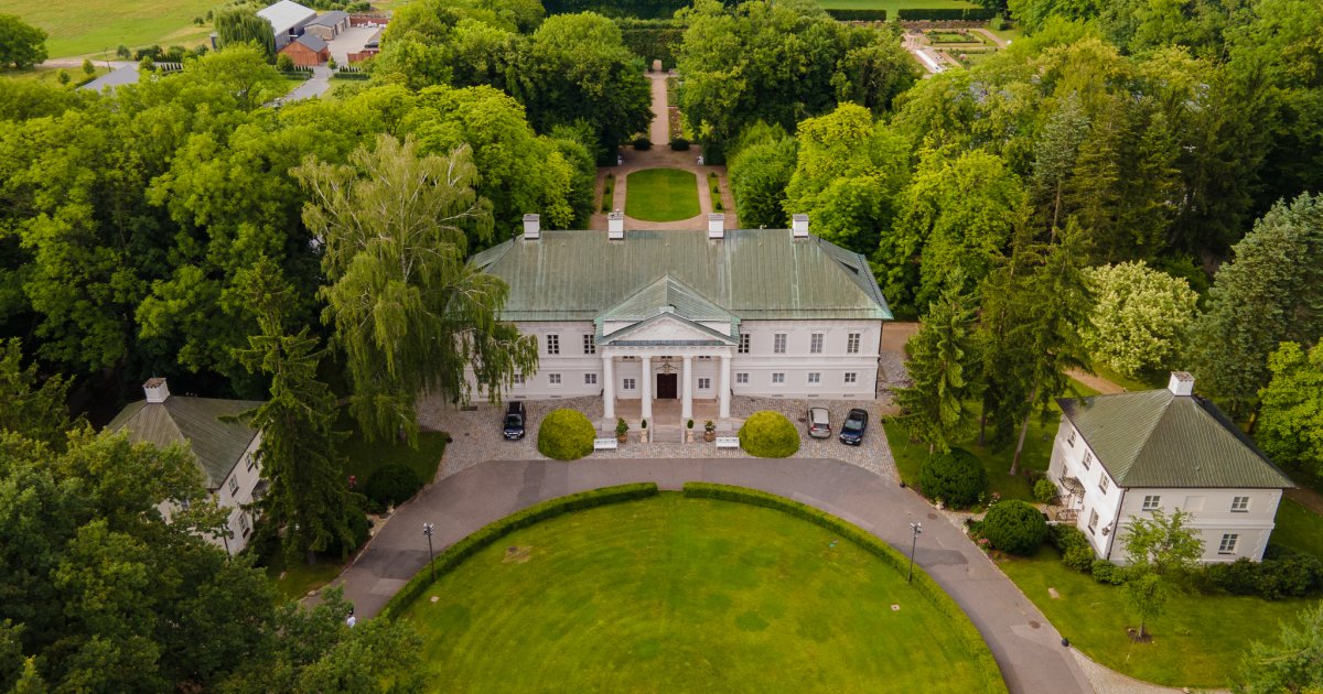 Dlaczego warto odwiedzić Pałac Mała Wieś? – Pałac Mała Wieś