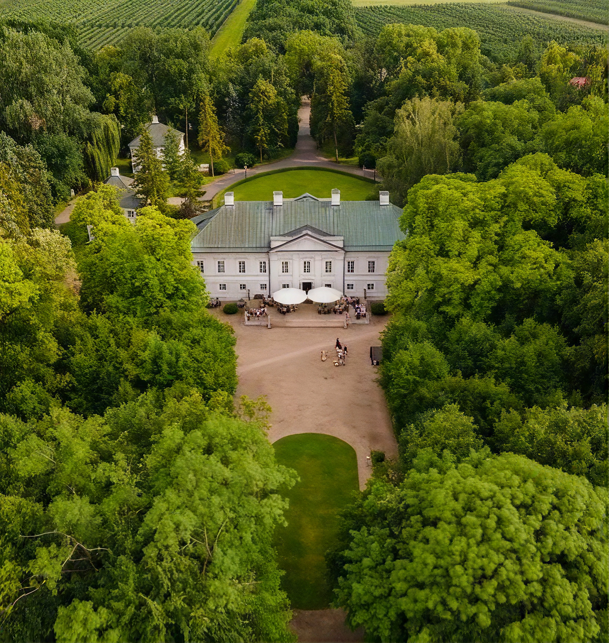 Family staying at Pałac Mała Wieś