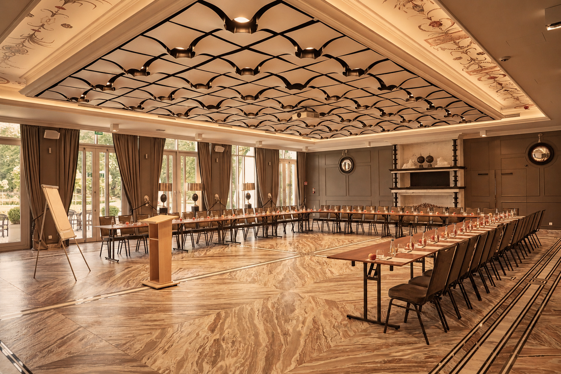 Sala klubowa — Pałac Mała Wieś